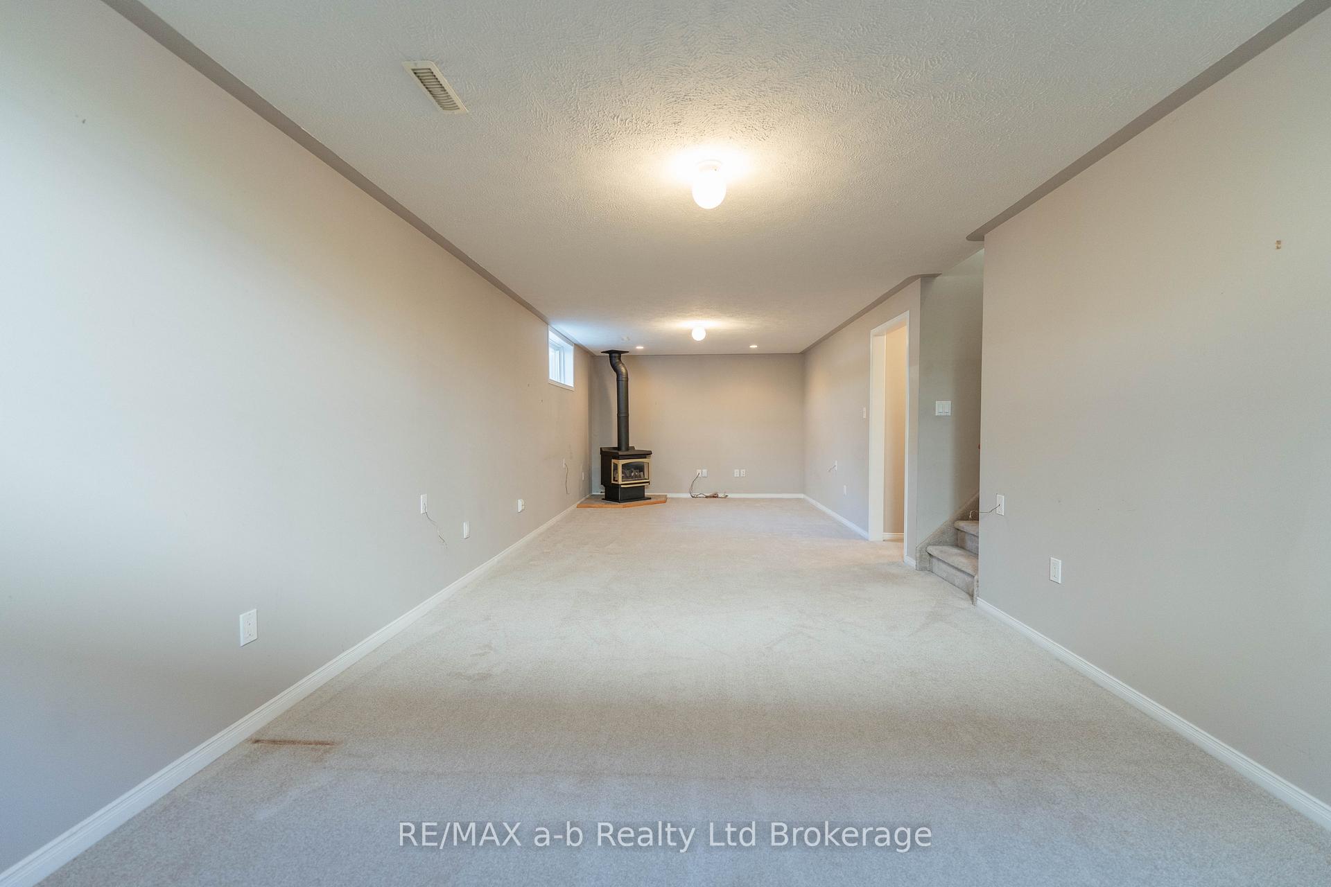 Photo 25 of 44 Beech Boulevard, Tillsonburg — HOMEH