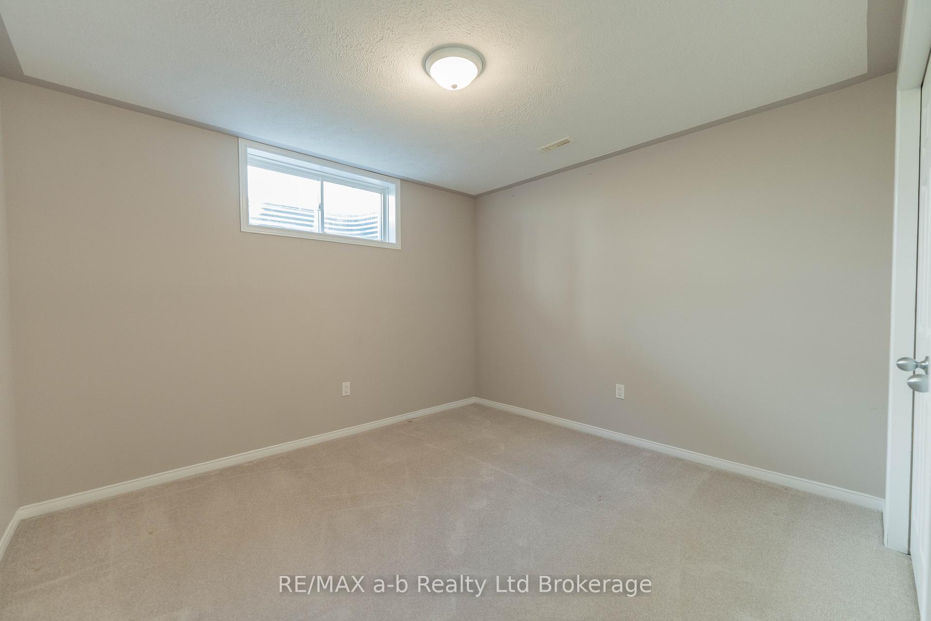 Photo 26 of 44 Beech Boulevard, Tillsonburg — HOMEH
