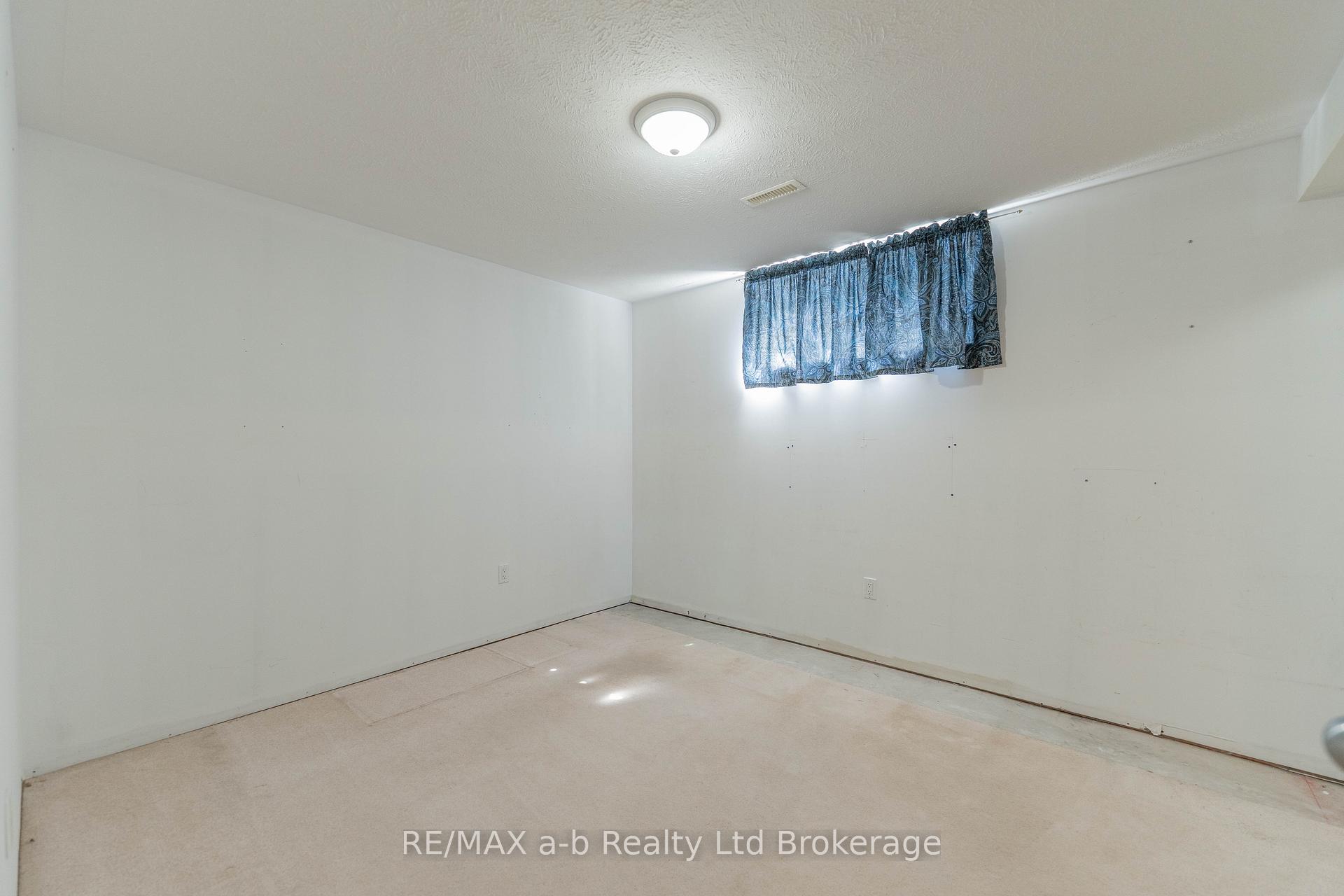 Photo 28 of 44 Beech Boulevard, Tillsonburg — HOMEH