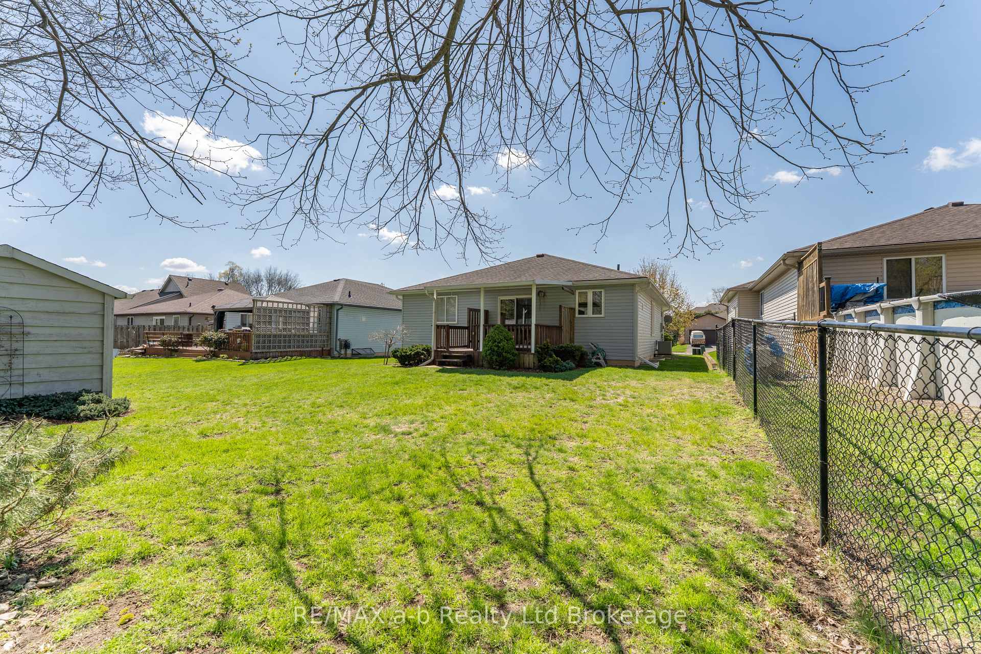 Photo 30 of 44 Beech Boulevard, Tillsonburg — HOMEH