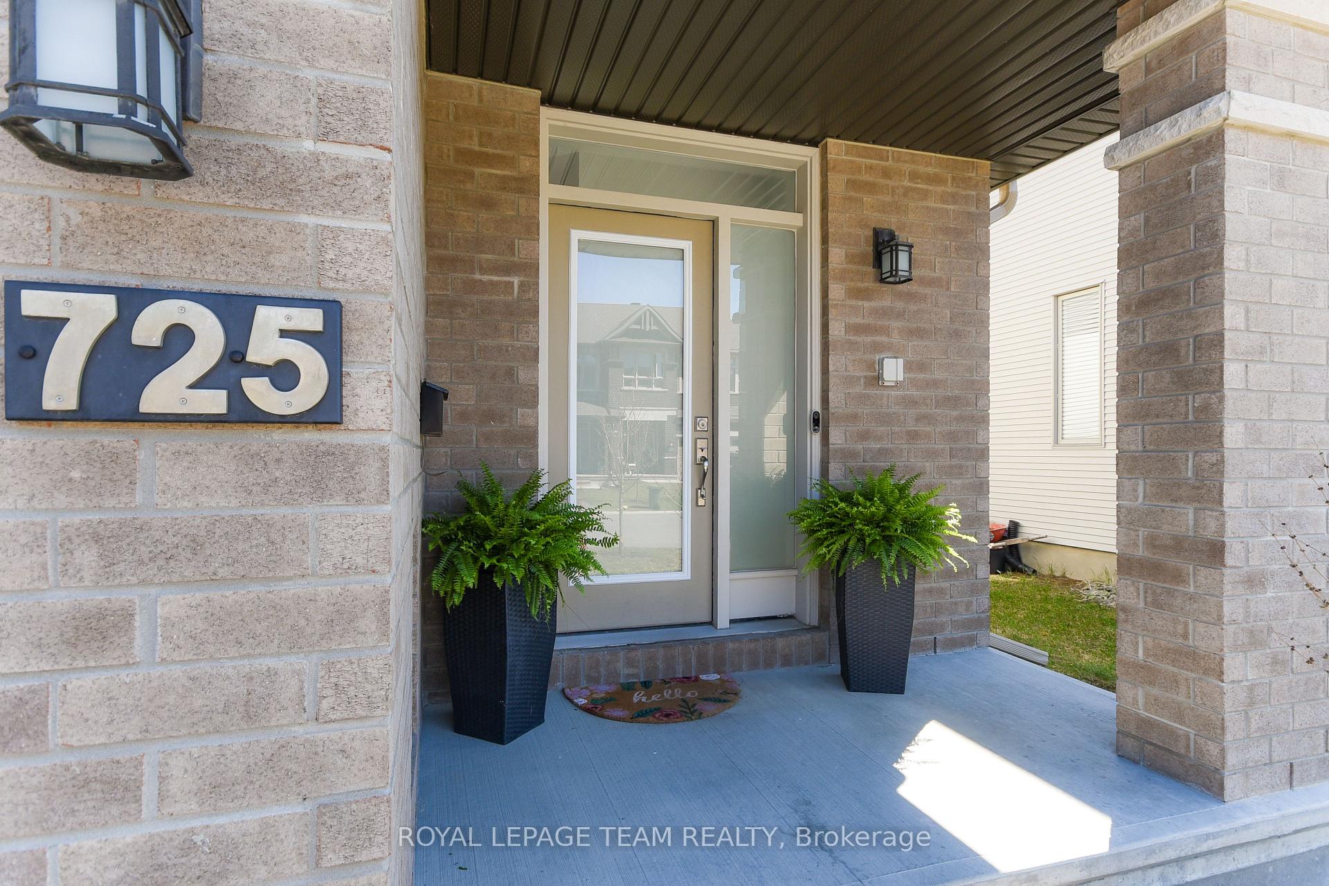Photo 2 of 725 Capricorn Circle, Ottawa, Riverside South/Gloucester Glen — HOMEH