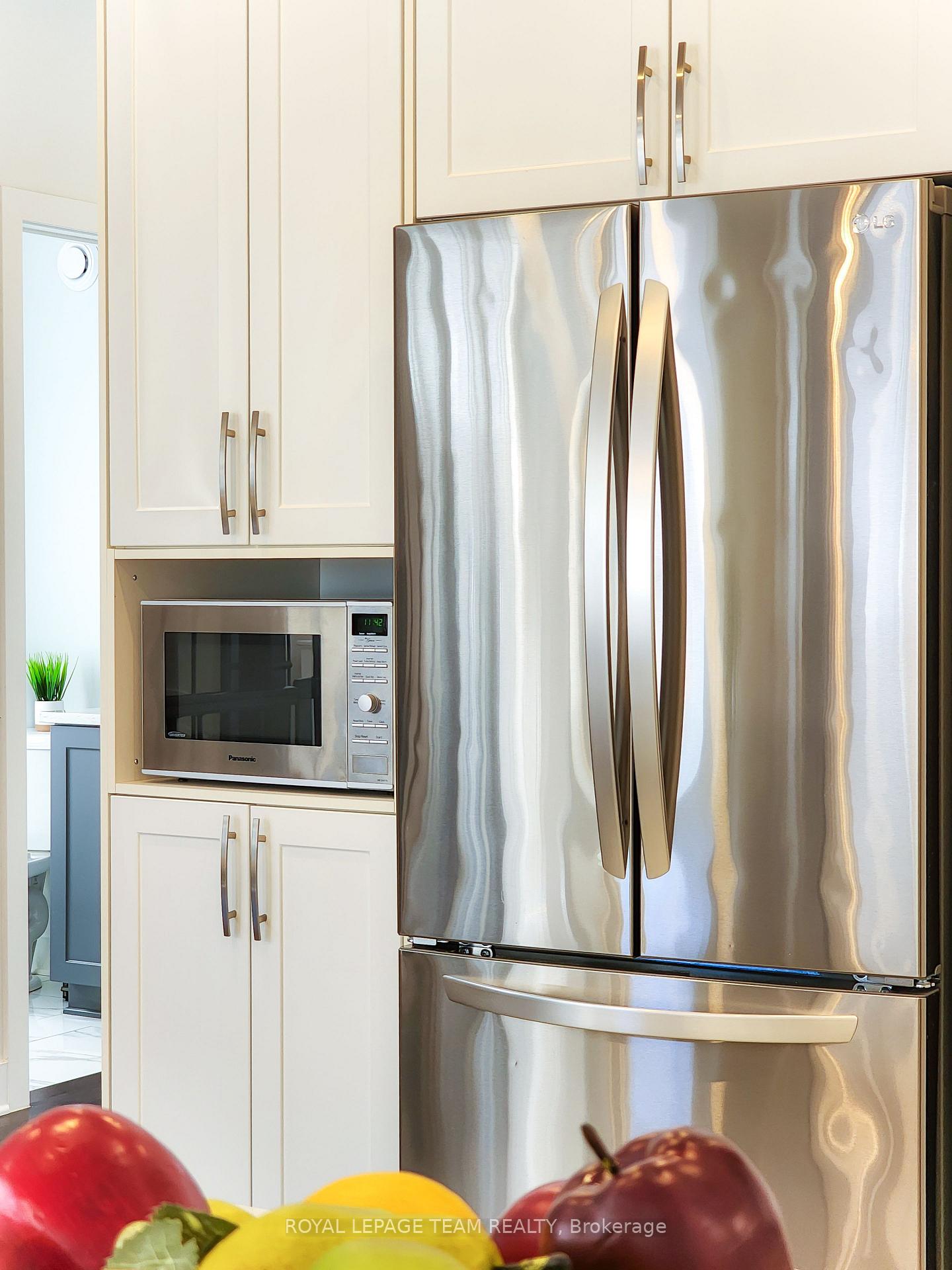 Photo 14 of 725 Capricorn Circle, Ottawa, Riverside South/Gloucester Glen — HOMEH
