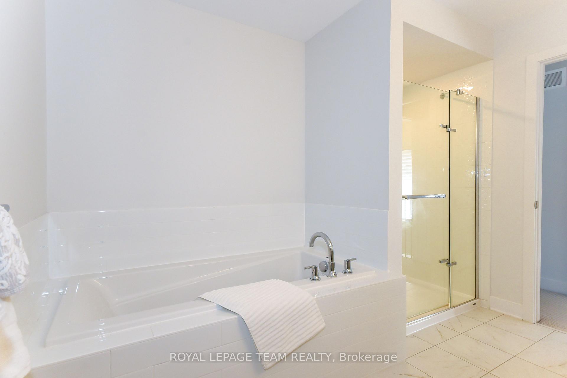 Photo 35 of 725 Capricorn Circle, Ottawa, Riverside South/Gloucester Glen — HOMEH