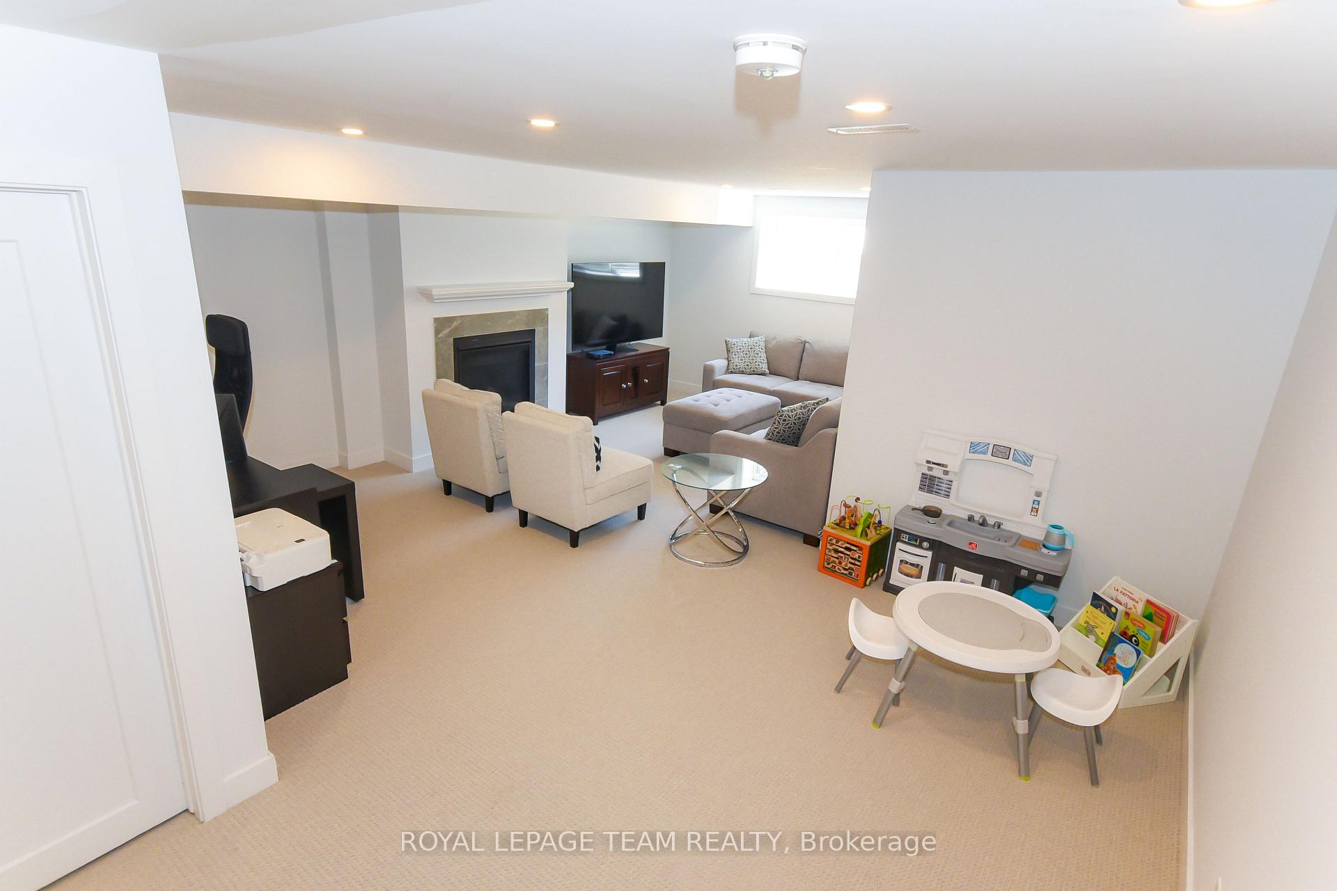 Photo 43 of 725 Capricorn Circle, Ottawa, Riverside South/Gloucester Glen — HOMEH