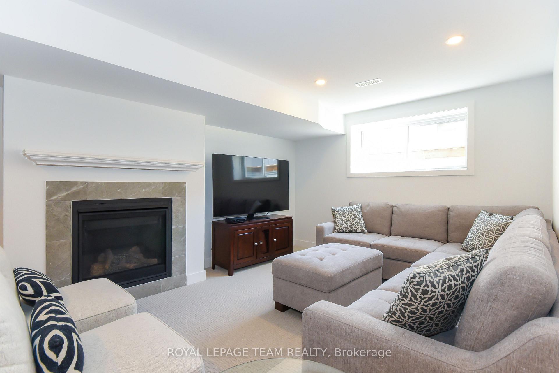 Photo 45 of 725 Capricorn Circle, Ottawa, Riverside South/Gloucester Glen — HOMEH