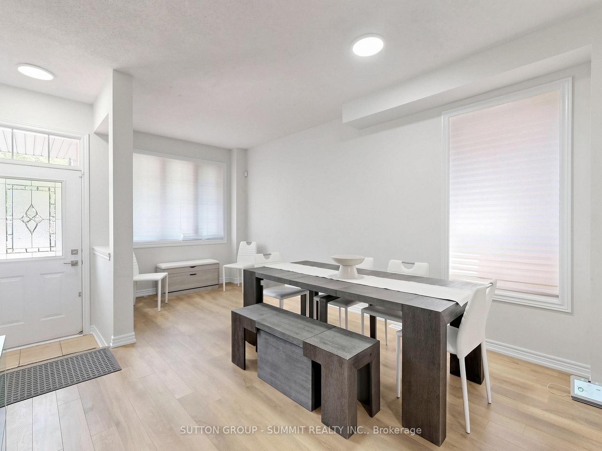 Photo 3 of 4880 Yorkshire Avenue, Mississauga, Hurontario — HOMEH