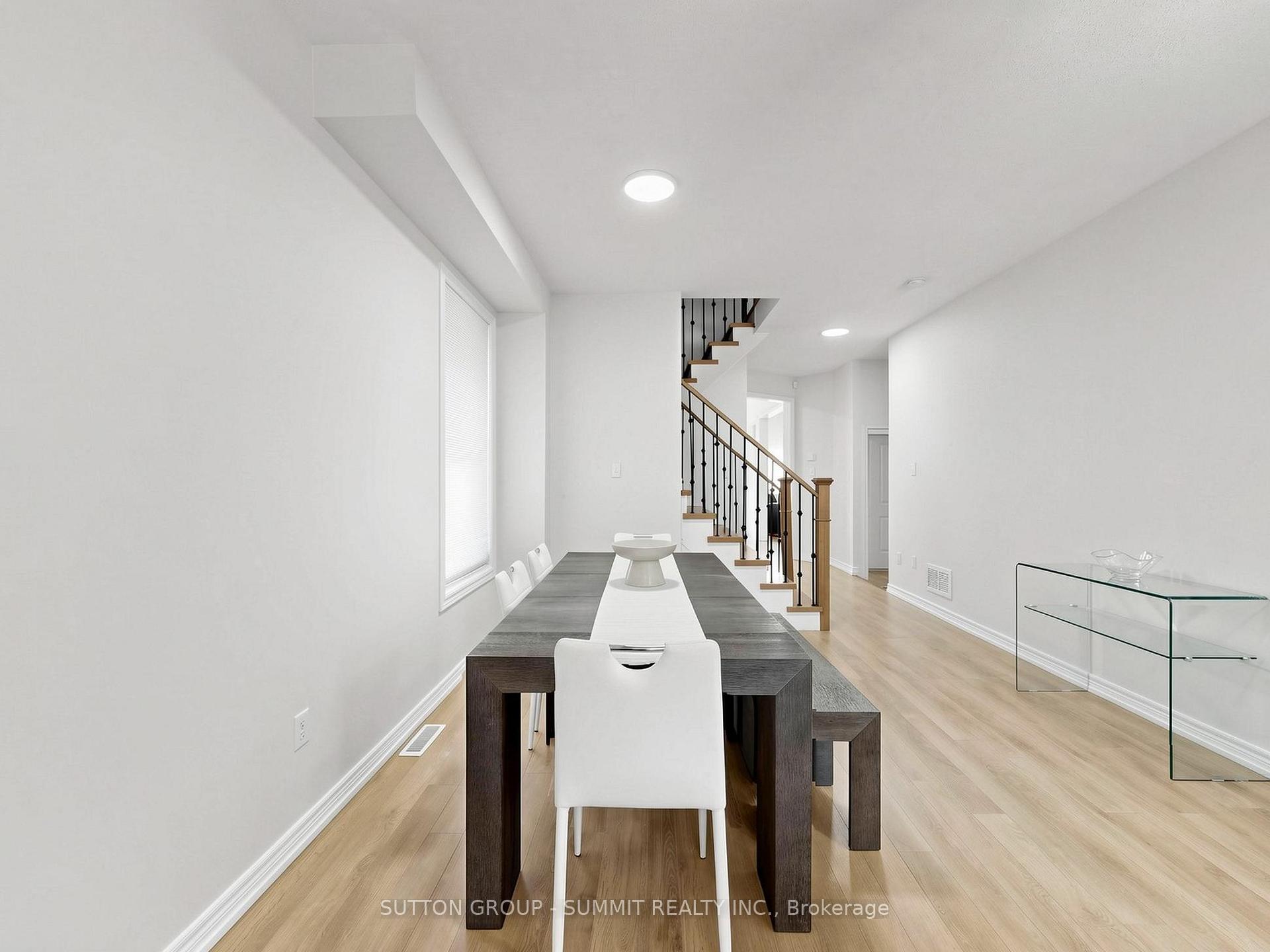 Photo 4 of 4880 Yorkshire Avenue, Mississauga, Hurontario — HOMEH