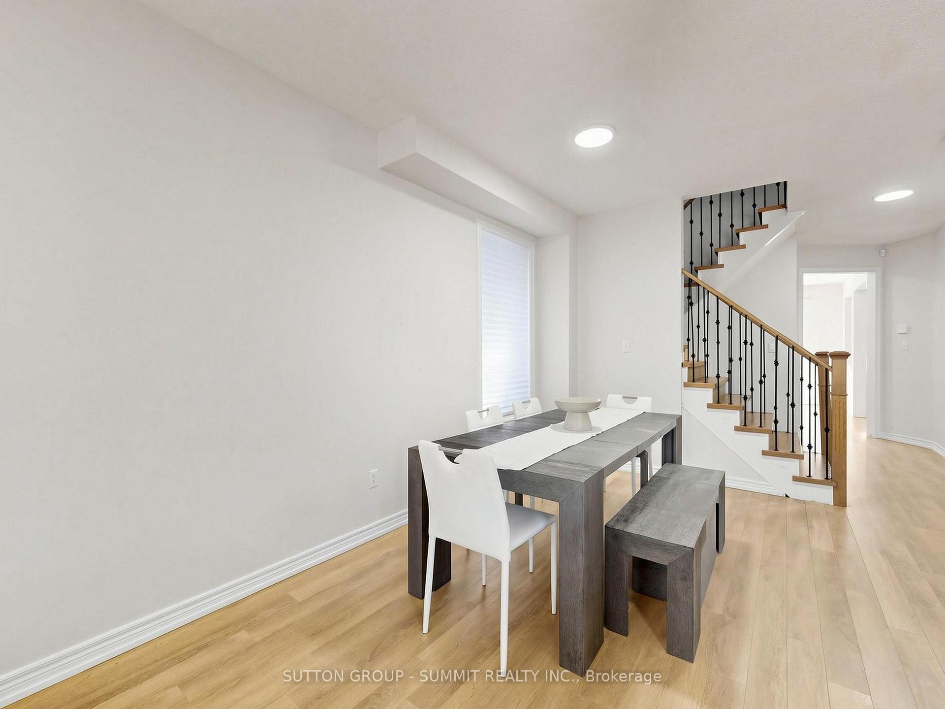 Photo 5 of 4880 Yorkshire Avenue, Mississauga, Hurontario — HOMEH