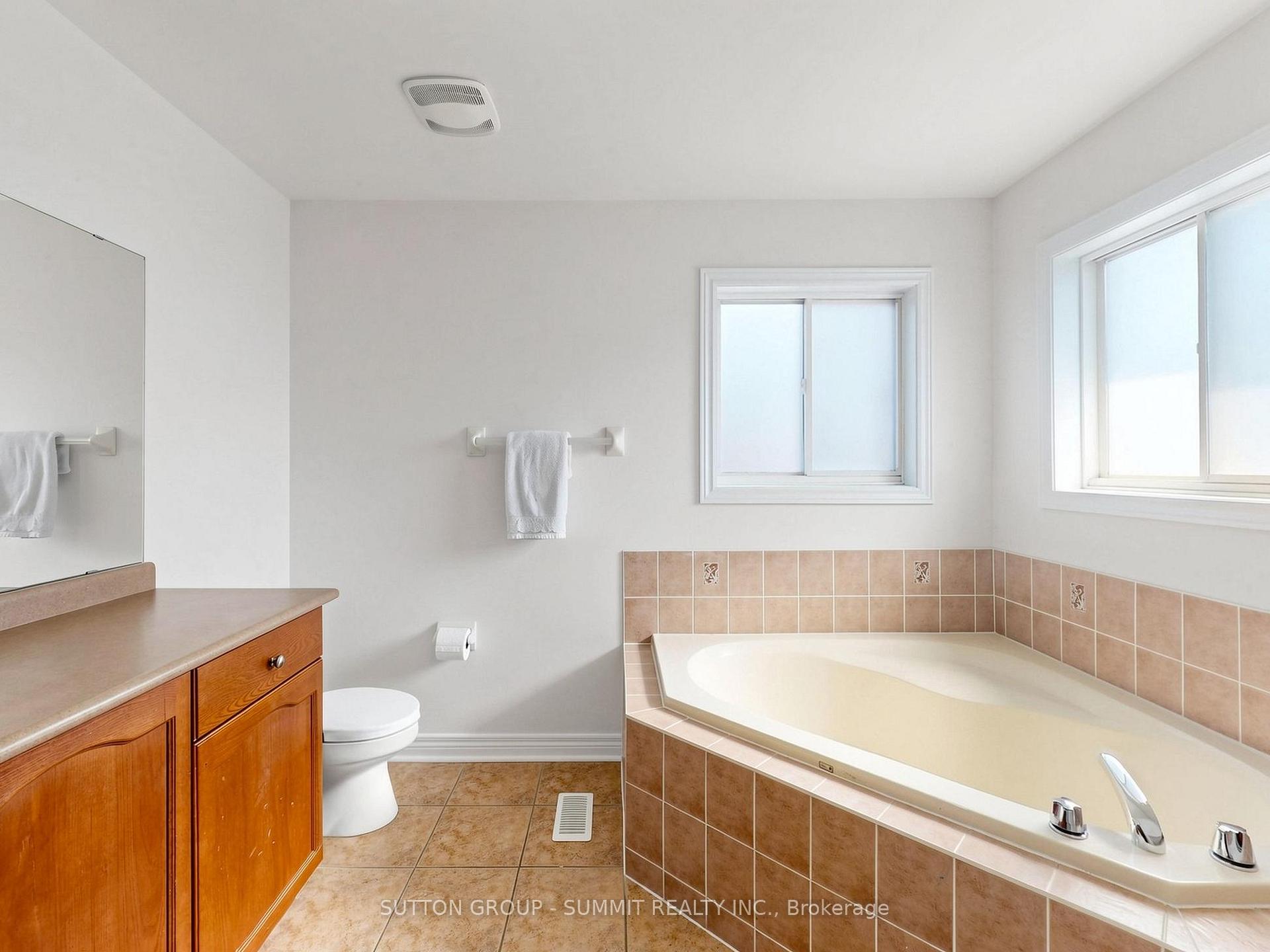 Photo 24 of 4880 Yorkshire Avenue, Mississauga, Hurontario — HOMEH