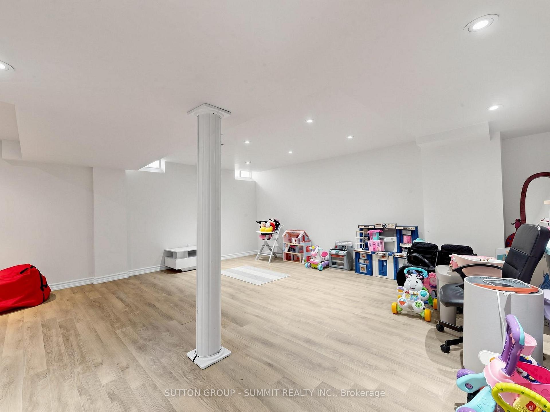 Photo 32 of 4880 Yorkshire Avenue, Mississauga, Hurontario — HOMEH