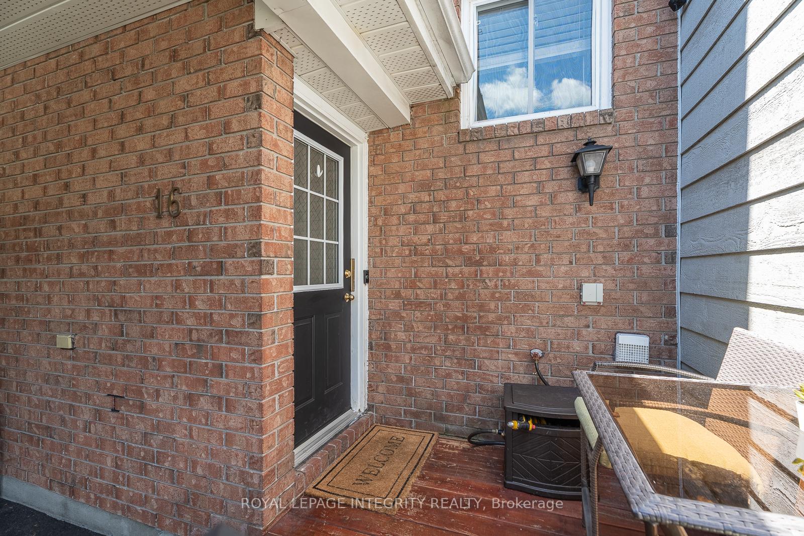 Photo 3 of 16 Stamford Private, Ottawa, Hunt Club Park/Greenboro — HOMEH