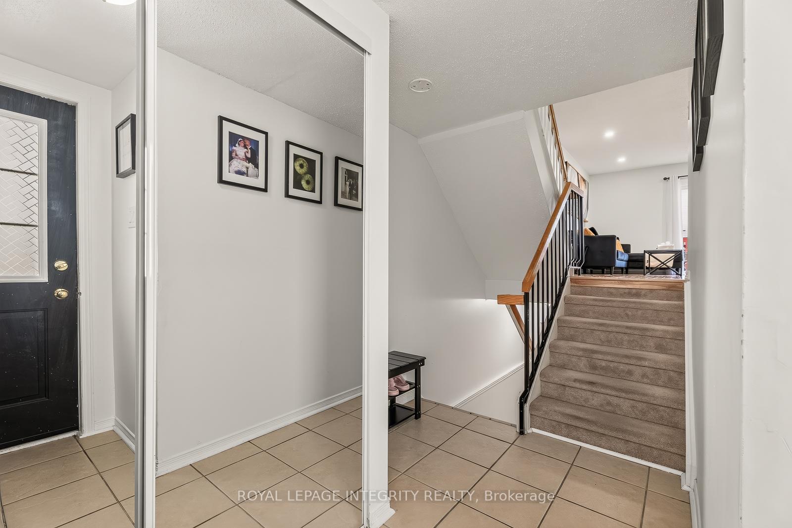 Photo 4 of 16 Stamford Private, Ottawa, Hunt Club Park/Greenboro — HOMEH