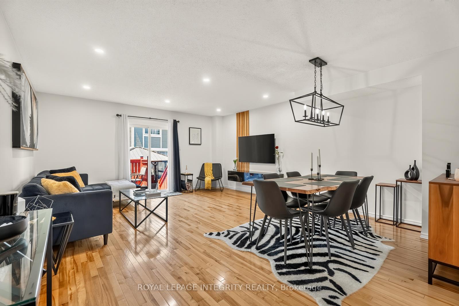 Photo 7 of 16 Stamford Private, Ottawa, Hunt Club Park/Greenboro — HOMEH