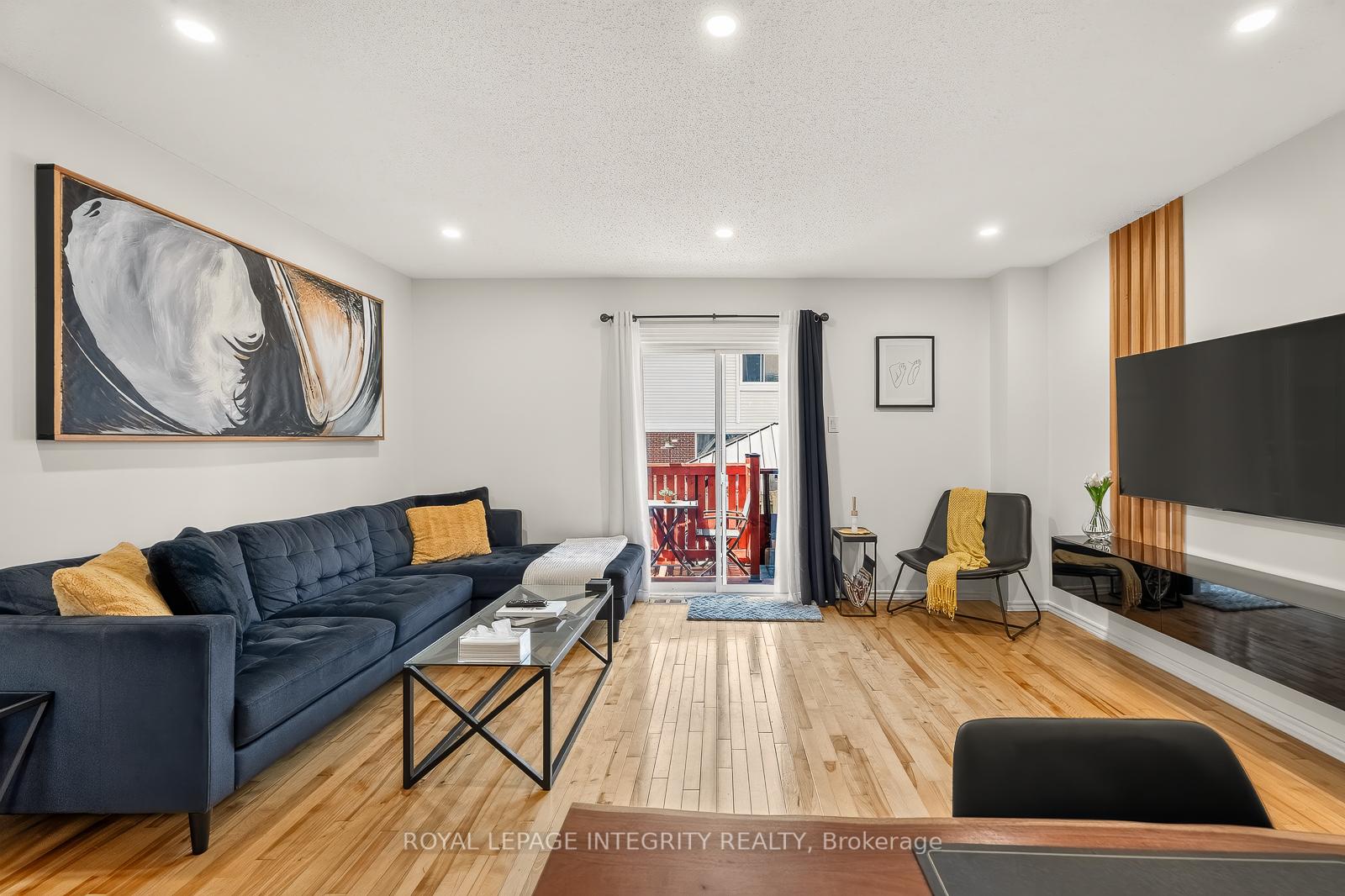 Photo 8 of 16 Stamford Private, Ottawa, Hunt Club Park/Greenboro — HOMEH