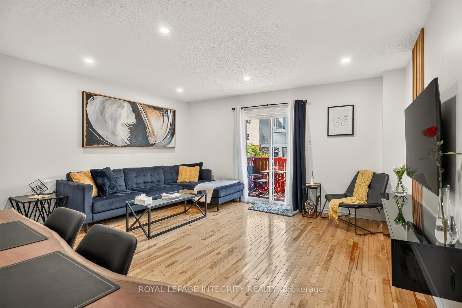 Photo 14 of 16 Stamford Private, Ottawa, Hunt Club Park/Greenboro — HOMEH