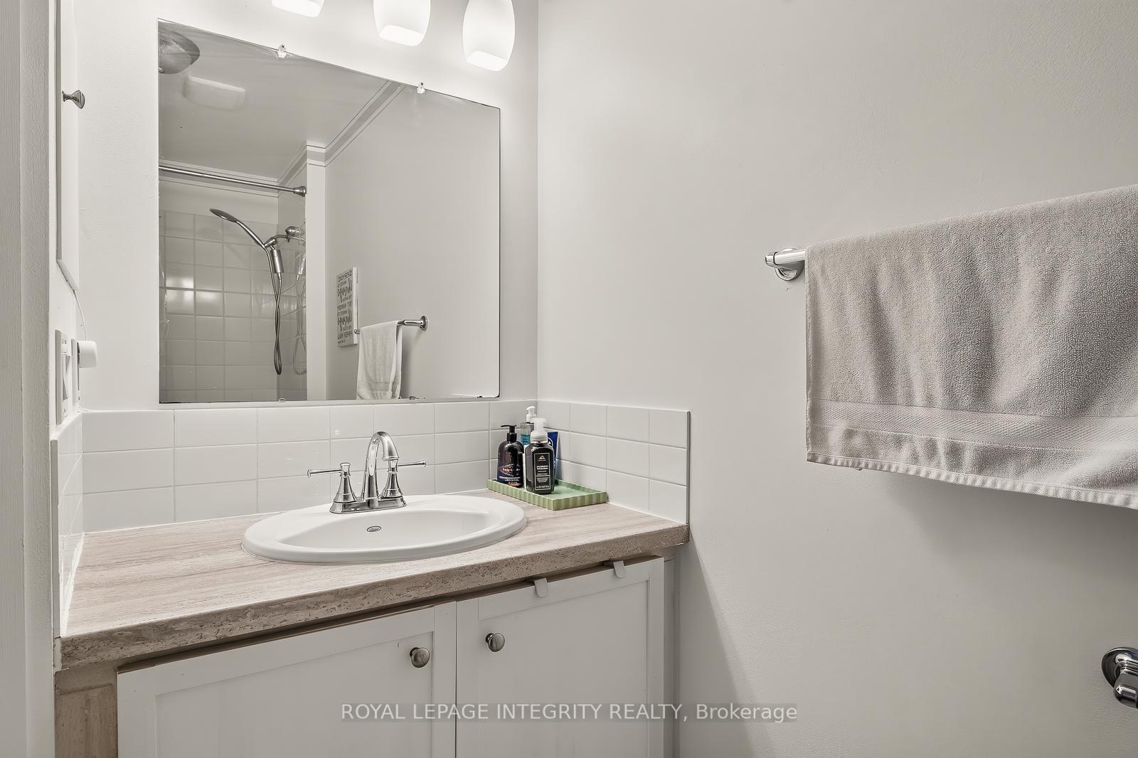 Photo 26 of 16 Stamford Private, Ottawa, Hunt Club Park/Greenboro — HOMEH