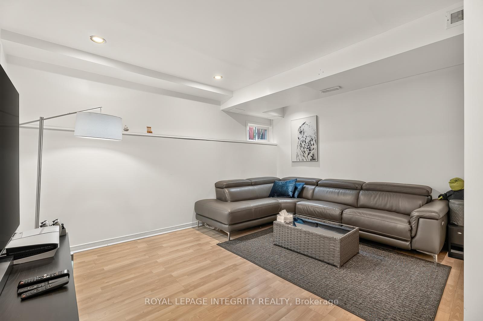 Photo 31 of 16 Stamford Private, Ottawa, Hunt Club Park/Greenboro — HOMEH
