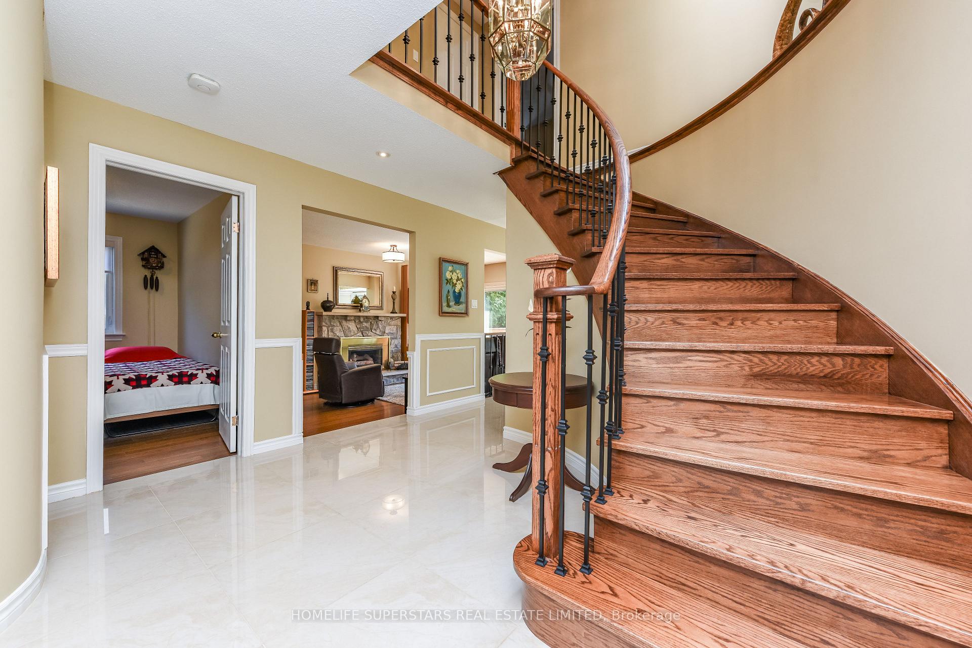 Photo 5 of 168 River Oaks Boulevard E, Oakville, River Oaks — HOMEH