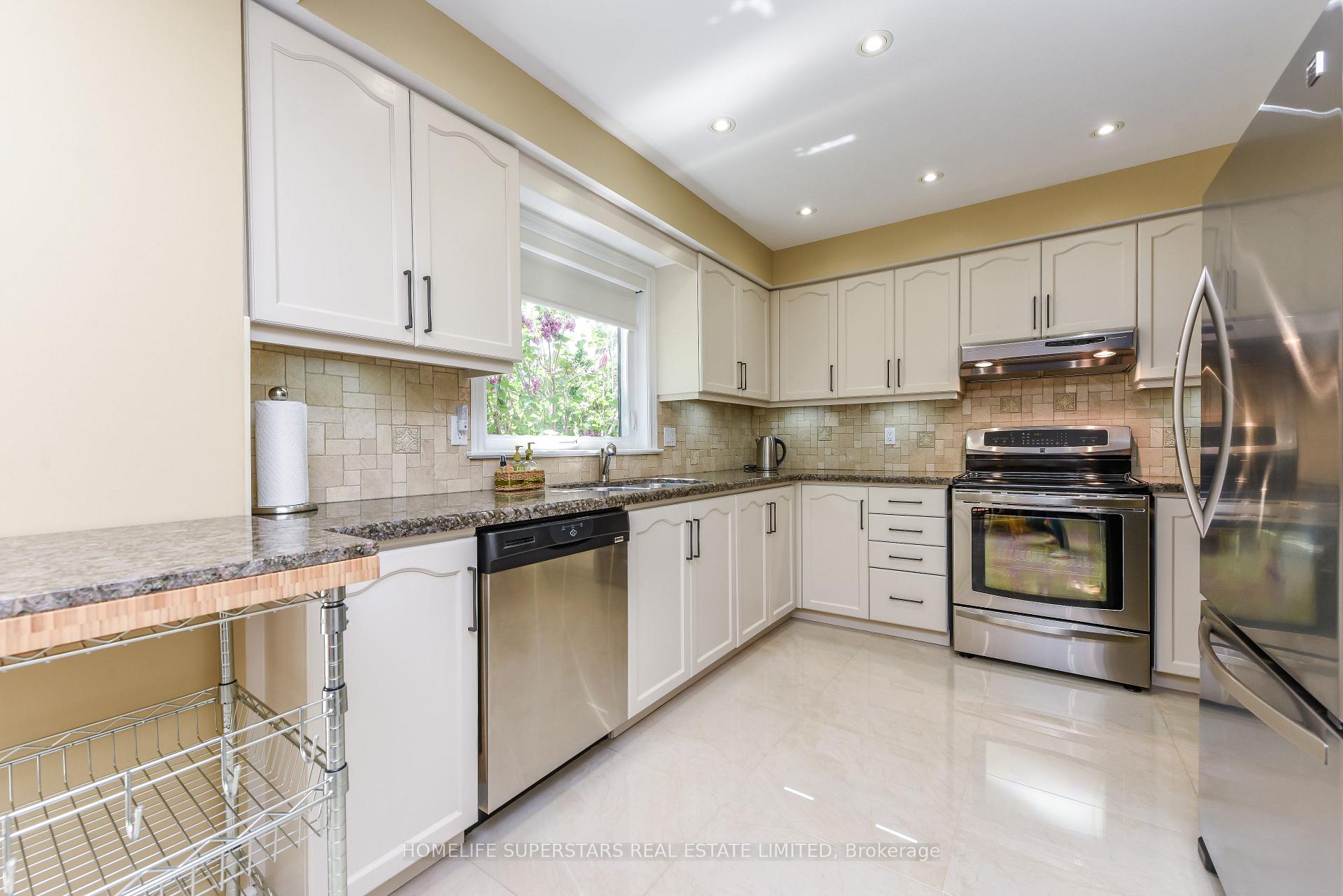 Photo 12 of 168 River Oaks Boulevard E, Oakville, River Oaks — HOMEH