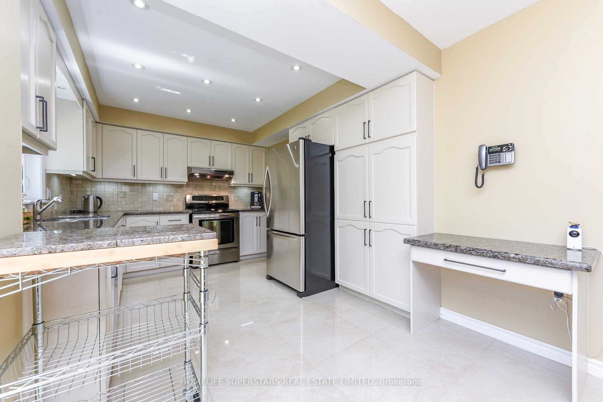 Photo 13 of 168 River Oaks Boulevard E, Oakville, River Oaks — HOMEH