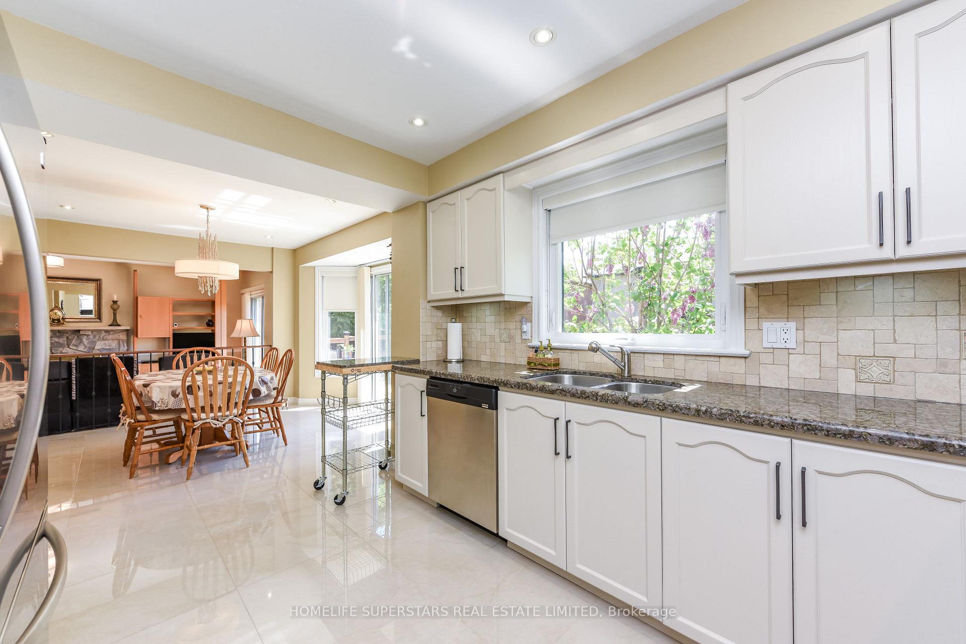 Photo 16 of 168 River Oaks Boulevard E, Oakville, River Oaks — HOMEH