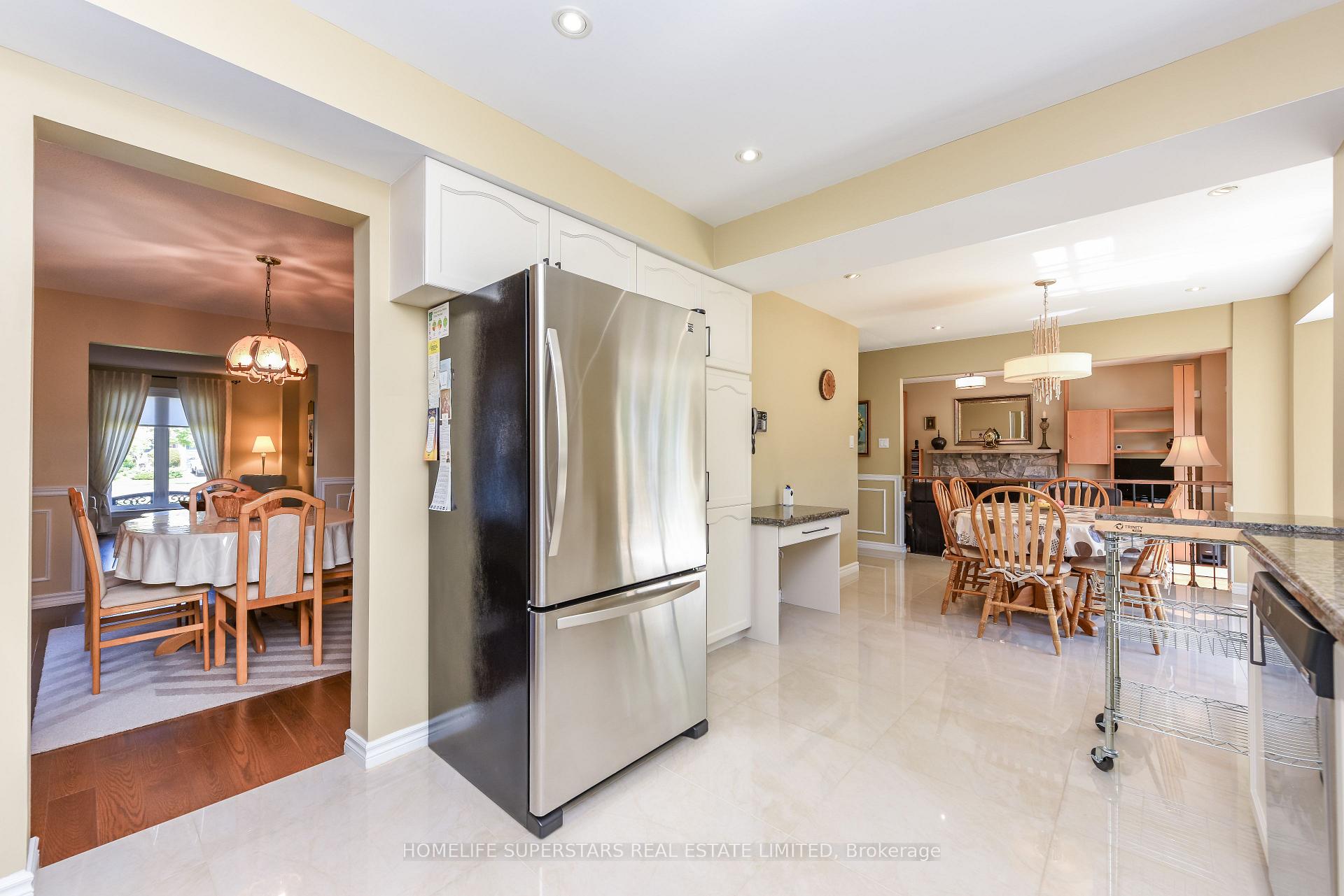 Photo 18 of 168 River Oaks Boulevard E, Oakville, River Oaks — HOMEH
