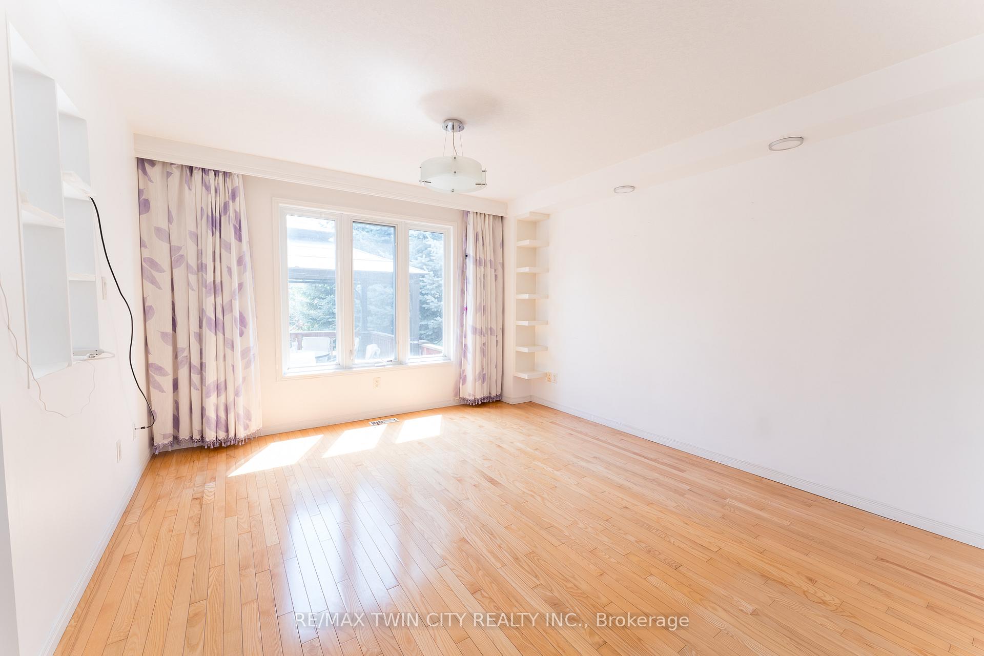Photo 9 of 211 Sleaford Street, Waterloo, Colonial Acres — HOMEH