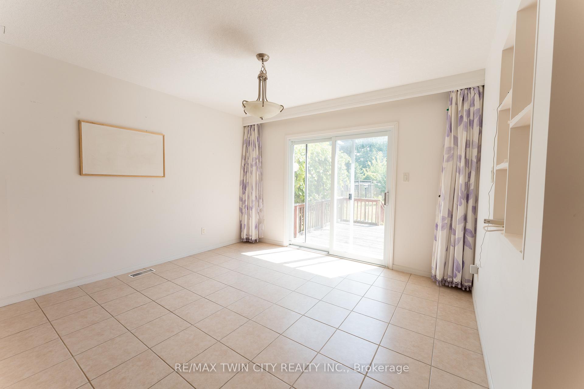 Photo 10 of 211 Sleaford Street, Waterloo, Colonial Acres — HOMEH