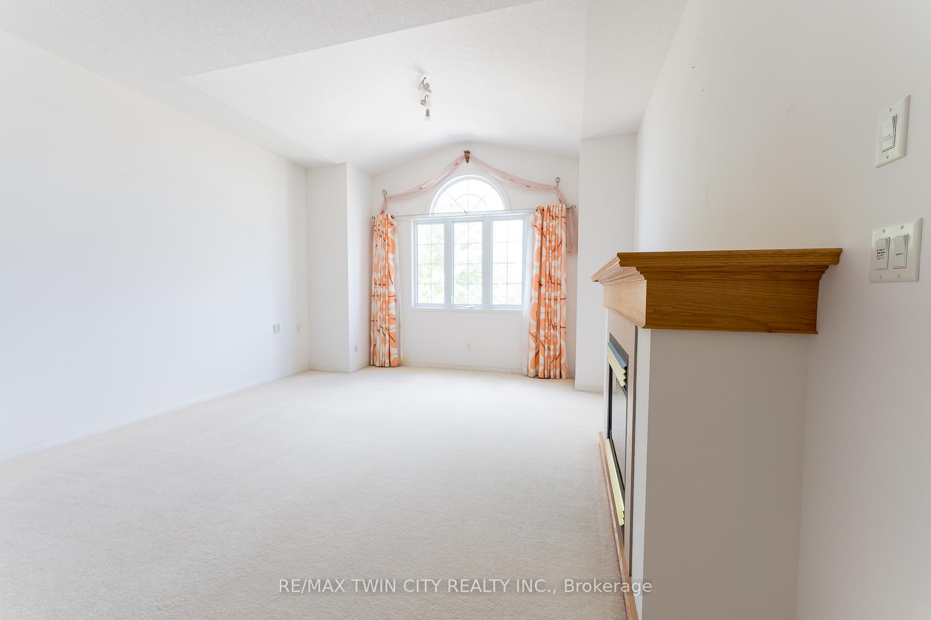 Photo 12 of 211 Sleaford Street, Waterloo, Colonial Acres — HOMEH