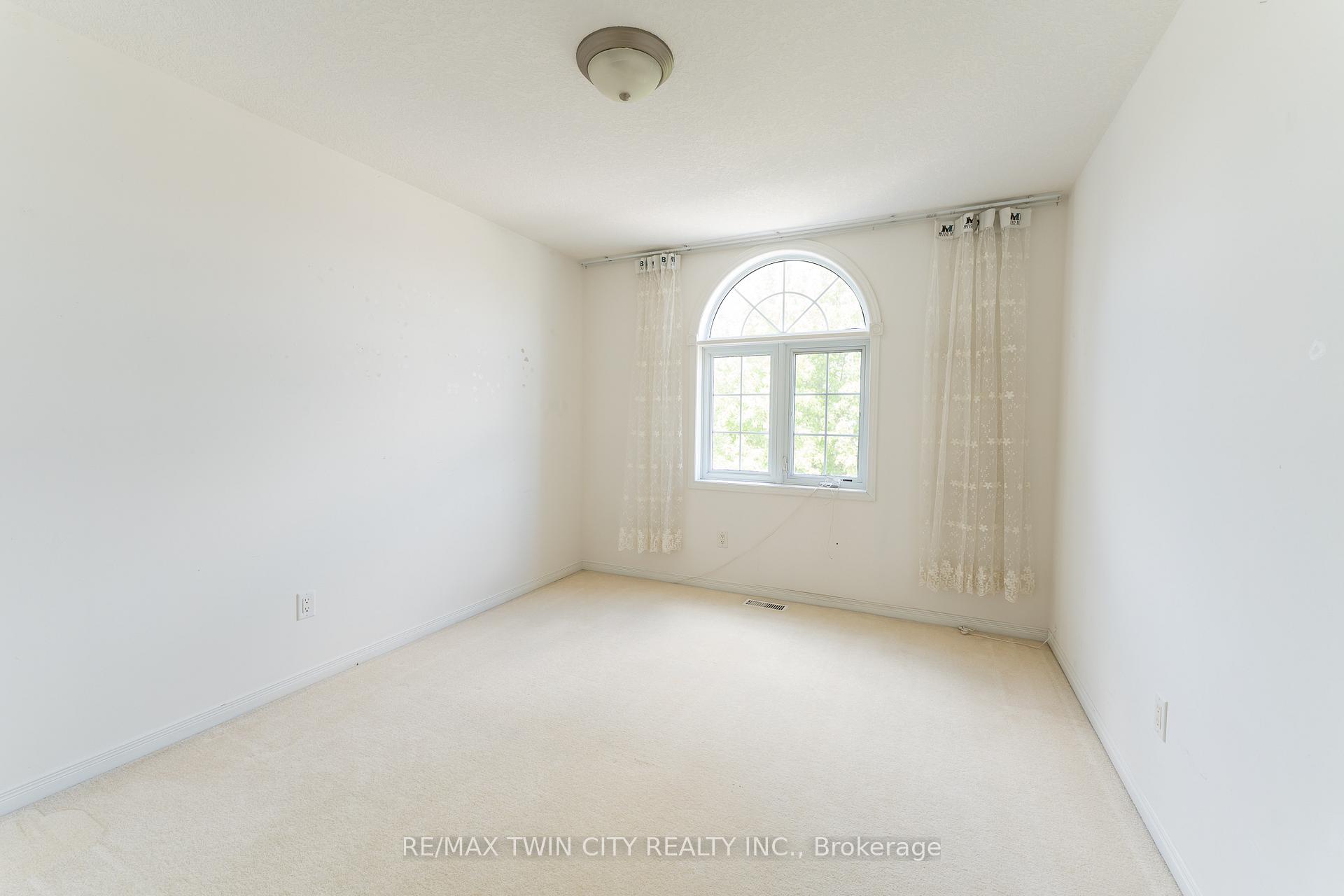 Photo 15 of 211 Sleaford Street, Waterloo, Colonial Acres — HOMEH