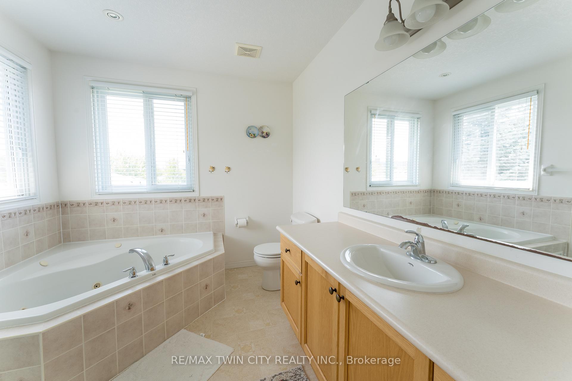 Photo 23 of 211 Sleaford Street, Waterloo, Colonial Acres — HOMEH