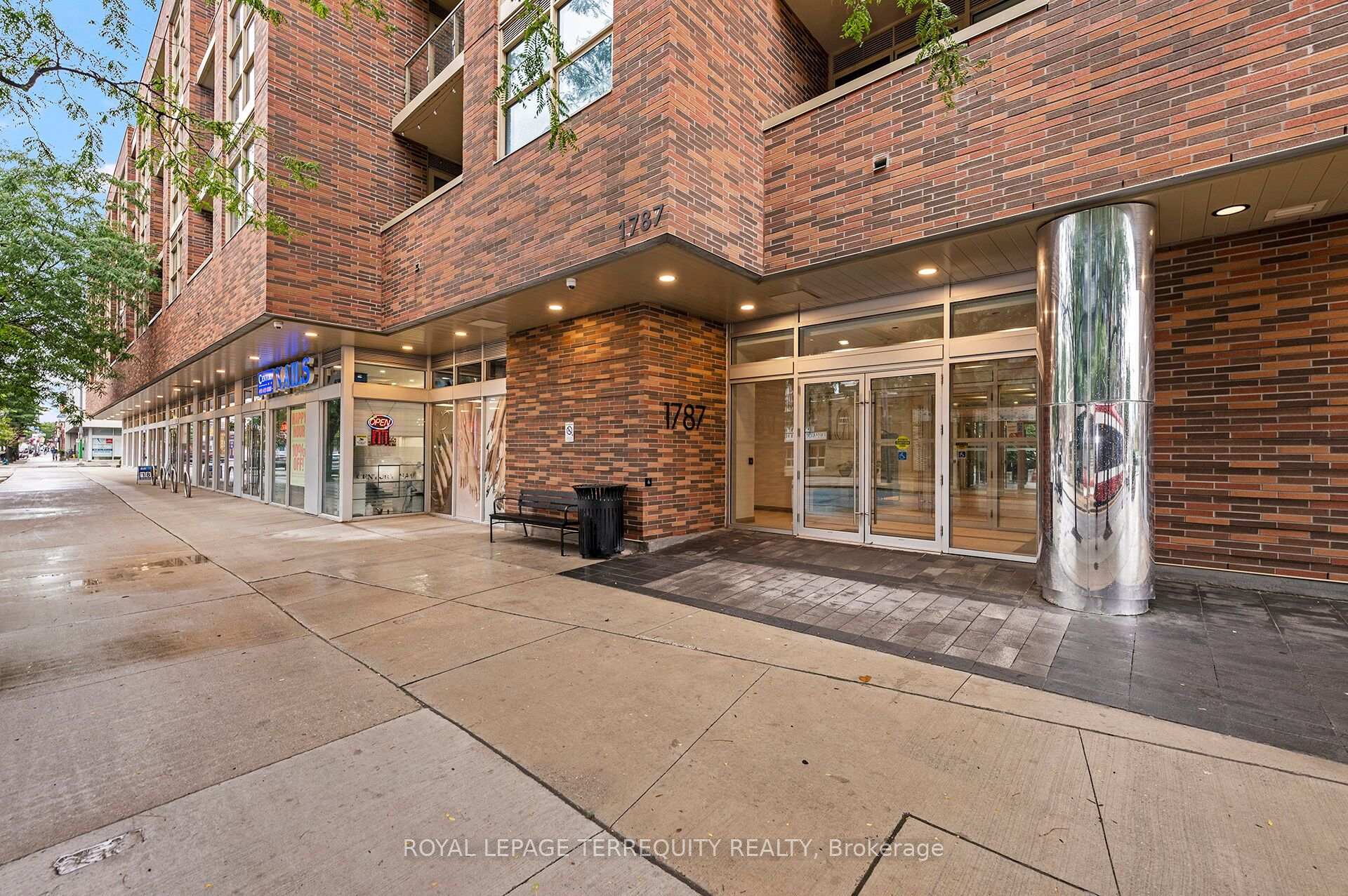 Photo 2 of Unit 804, 1787 St Clair Avenue W, Toronto, Weston-Pellam Park — HOMEH
