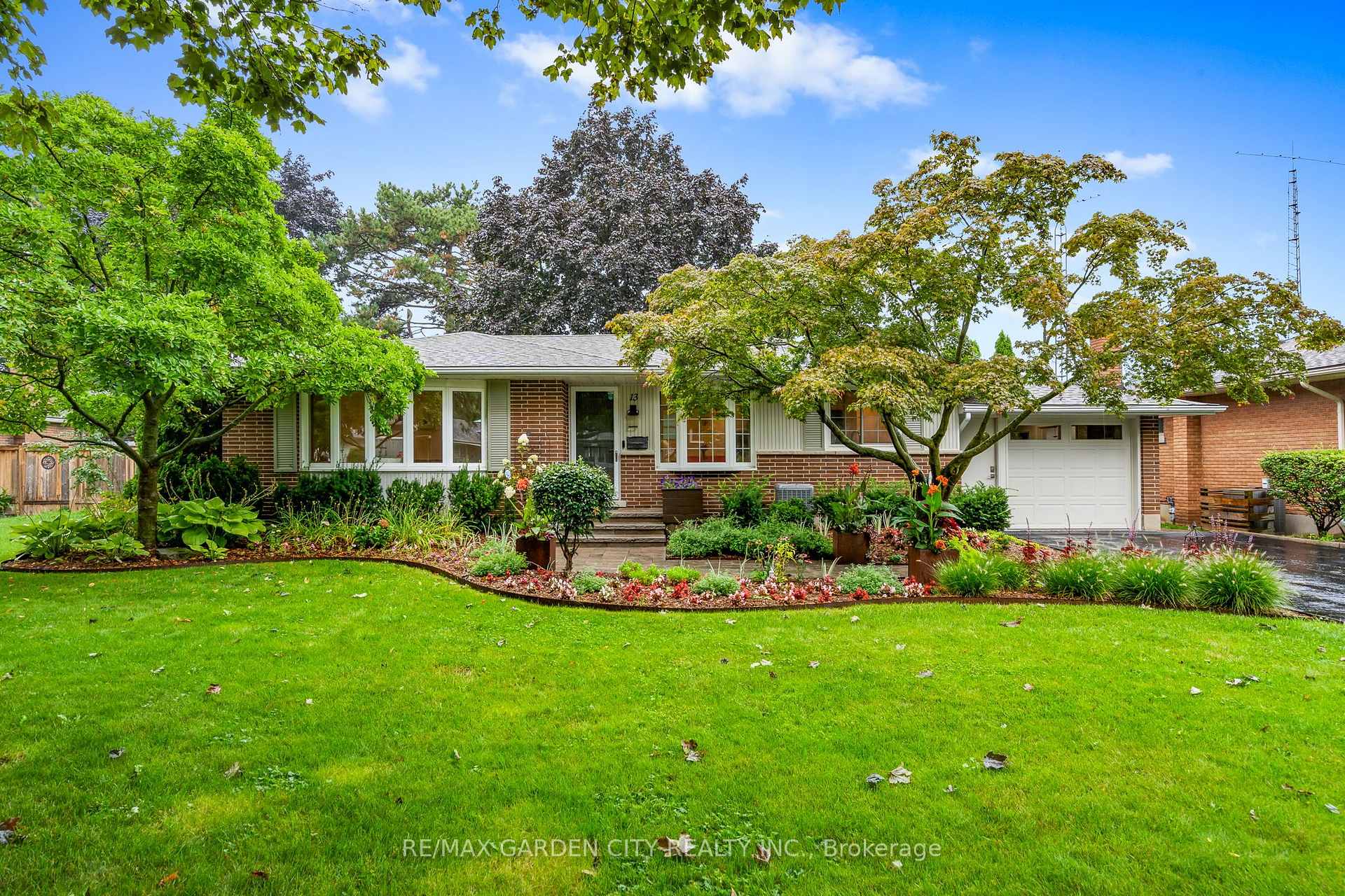 Photo 2 of 13 Preston Drive, St. Catharines, Vine/Linwell — HOMEH