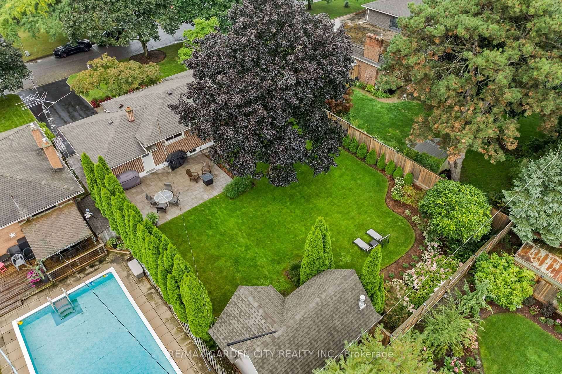 Photo 5 of 13 Preston Drive, St. Catharines, Vine/Linwell — HOMEH
