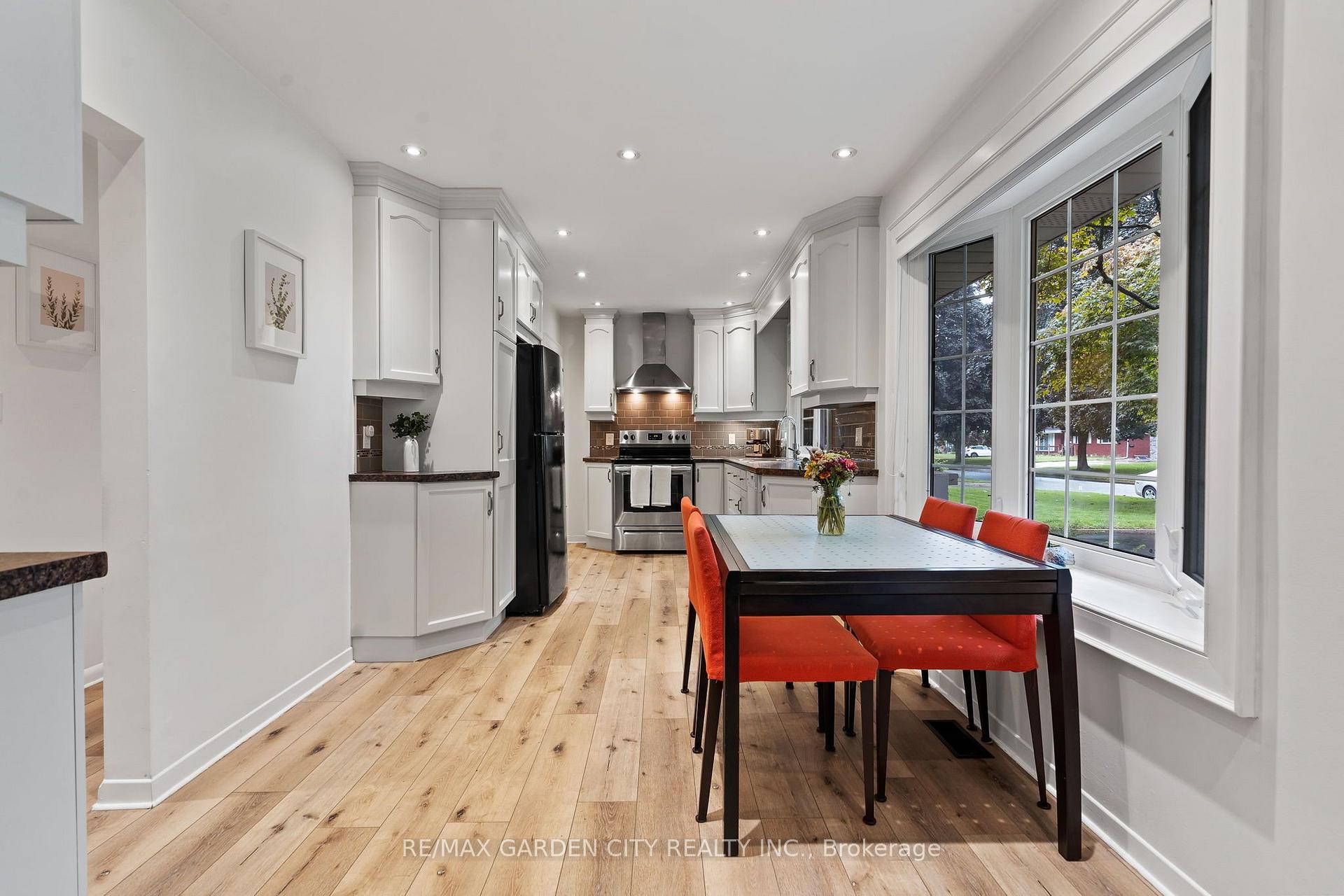 Photo 8 of 13 Preston Drive, St. Catharines, Vine/Linwell — HOMEH