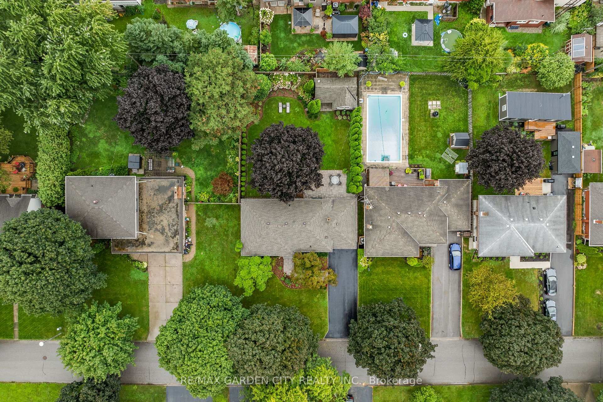 Photo 37 of 13 Preston Drive, St. Catharines, Vine/Linwell — HOMEH