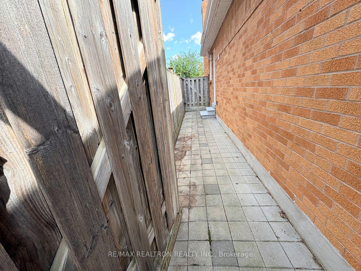 Photo 2 of Unit BASEMENT, 53 Chalmers Road, Richmond Hill, Doncrest — HOMEH