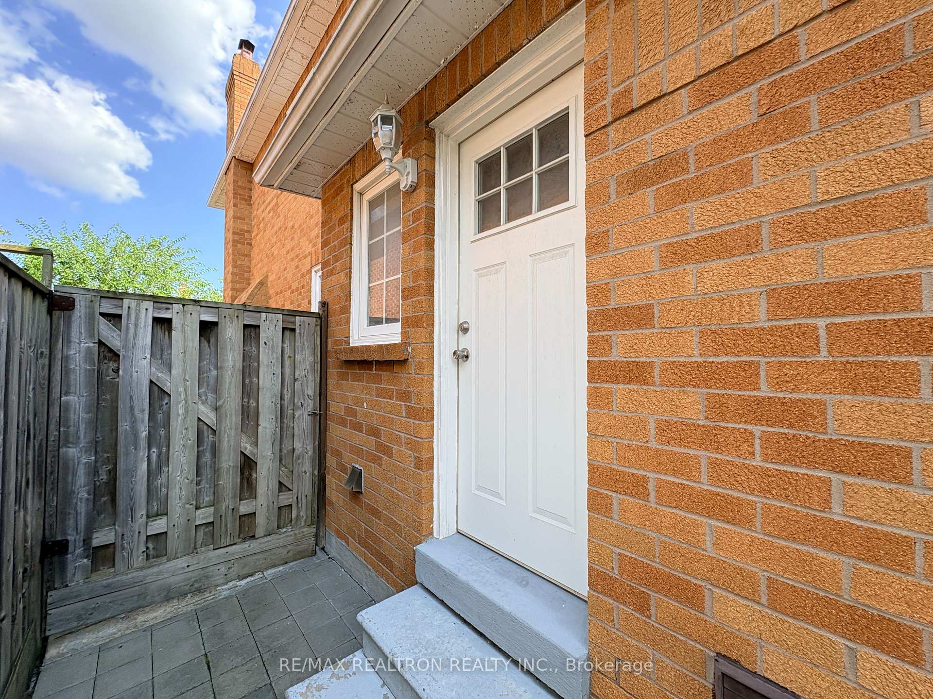 Photo 3 of Unit BASEMENT, 53 Chalmers Road, Richmond Hill, Doncrest — HOMEH
