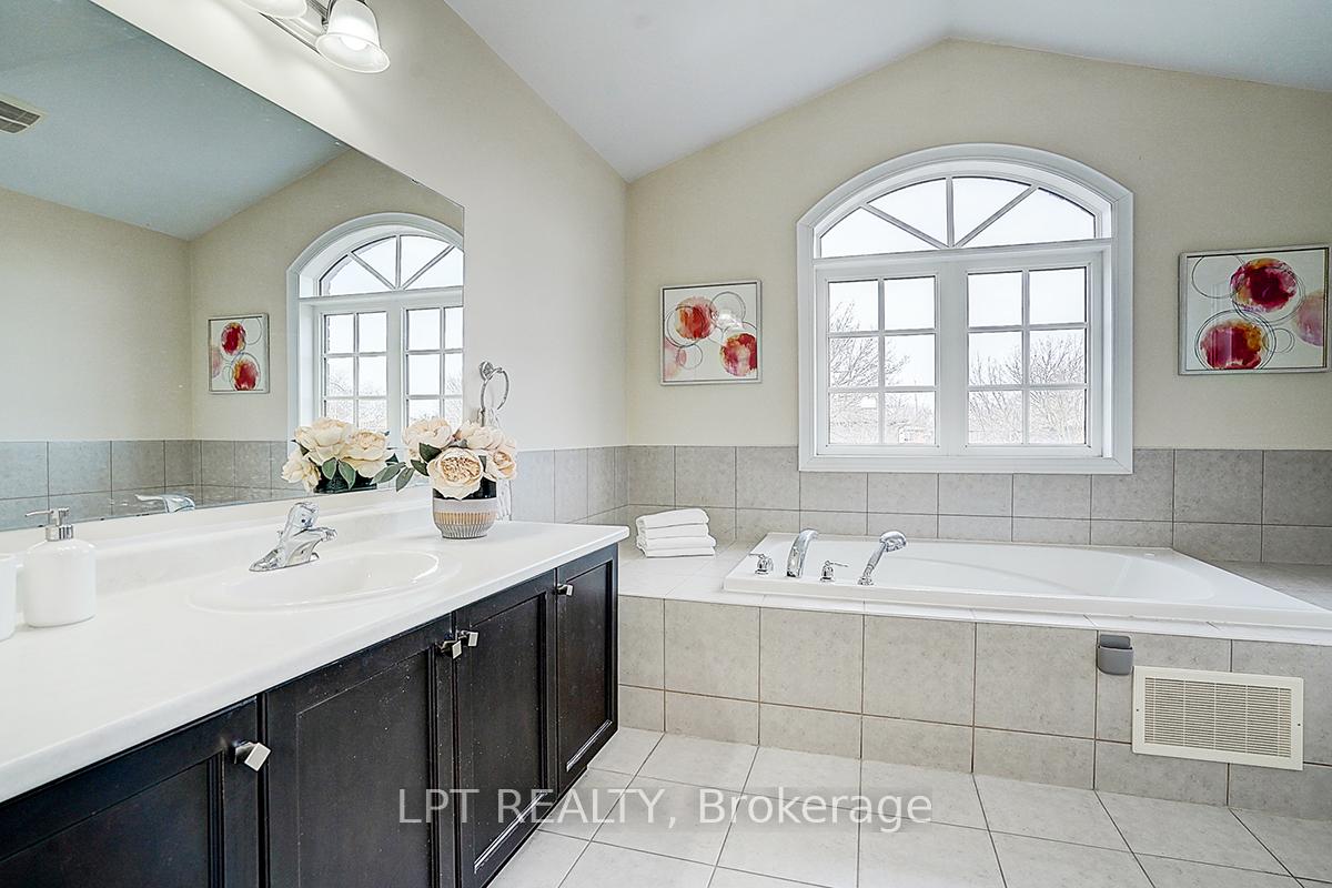 Photo 25 of 116 Dunlop Street, Richmond Hill, Crosby — HOMEH