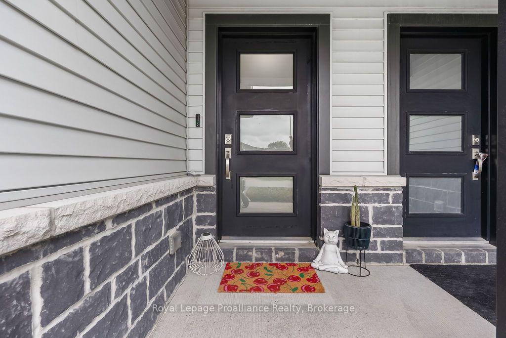 Photo 4 of 17 Dewal Place, Belleville, Belleville Ward — HOMEH