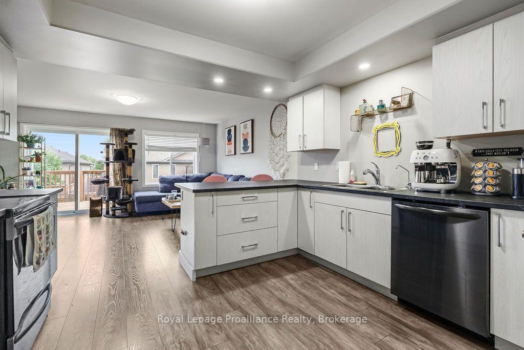 Photo 10 of 17 Dewal Place, Belleville, Belleville Ward — HOMEH