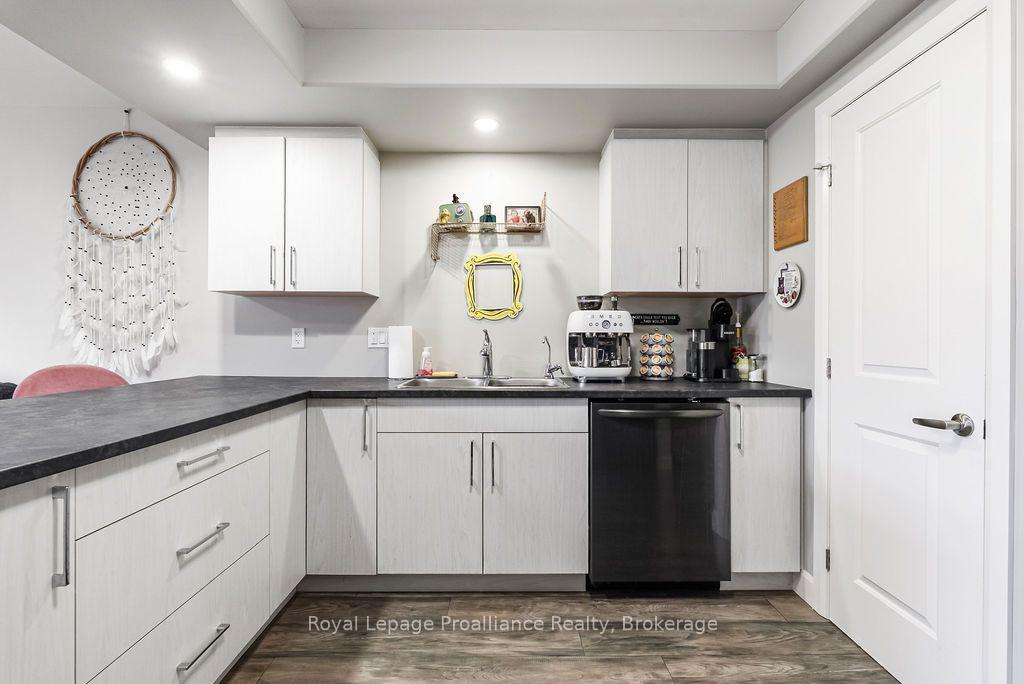 Photo 11 of 17 Dewal Place, Belleville, Belleville Ward — HOMEH