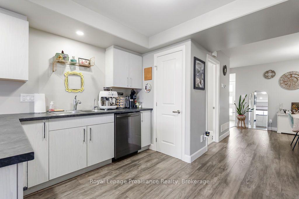 Photo 13 of 17 Dewal Place, Belleville, Belleville Ward — HOMEH
