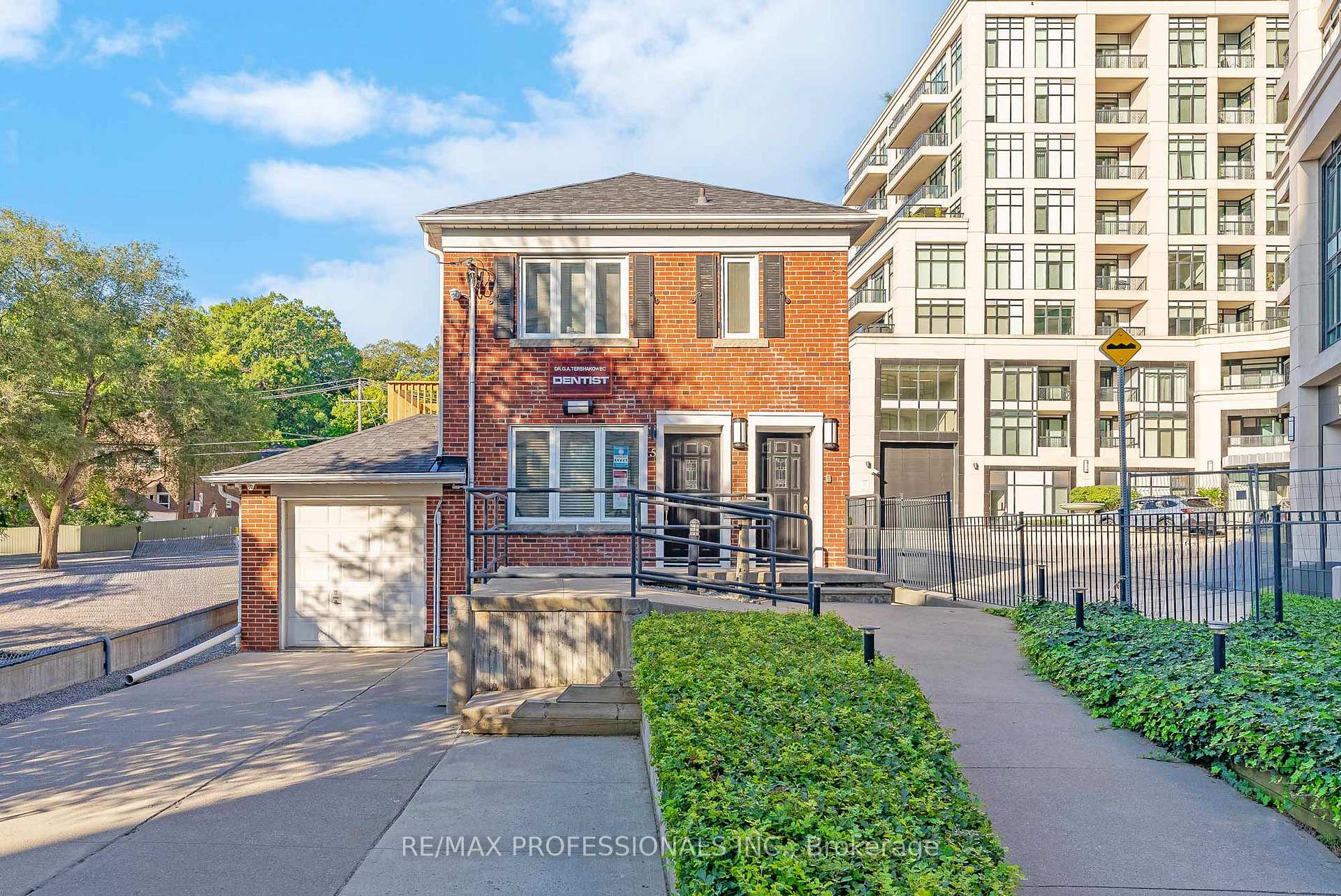 Photo 2 of Unit Lower, 5B Old Mill Drive, Toronto, Lambton Baby Point — HOMEH