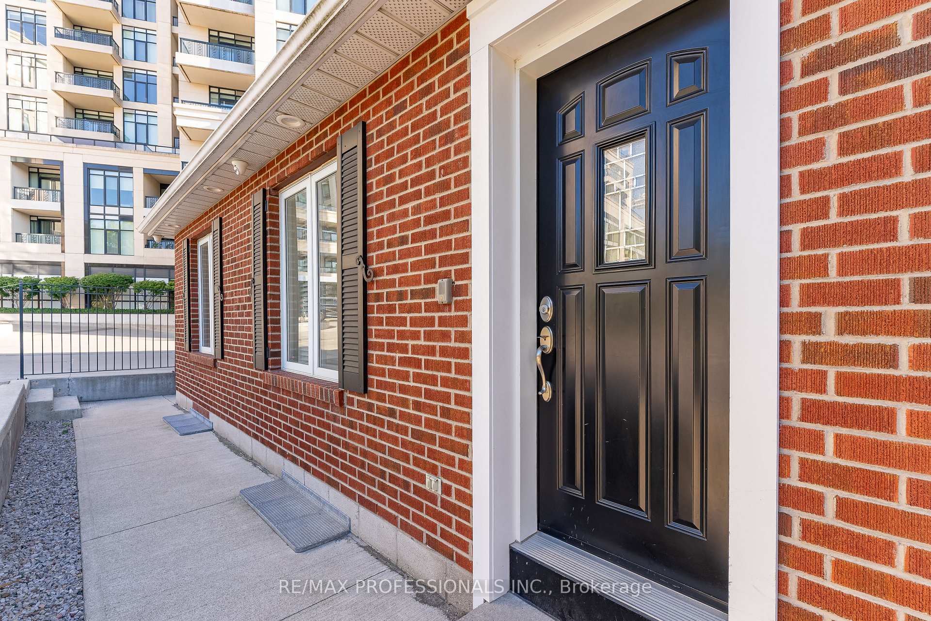 Photo 3 of Unit Lower, 5B Old Mill Drive, Toronto, Lambton Baby Point — HOMEH