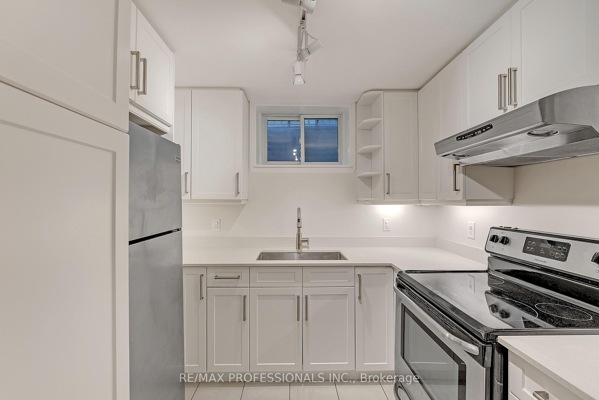 Photo 10 of Unit Lower, 5B Old Mill Drive, Toronto, Lambton Baby Point — HOMEH