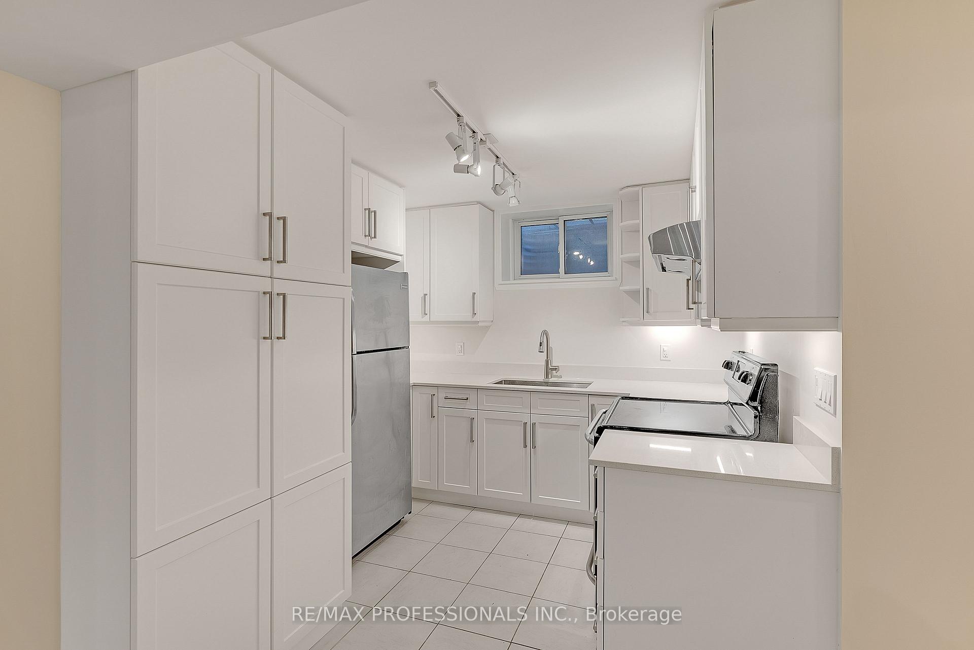 Photo 11 of Unit Lower, 5B Old Mill Drive, Toronto, Lambton Baby Point — HOMEH