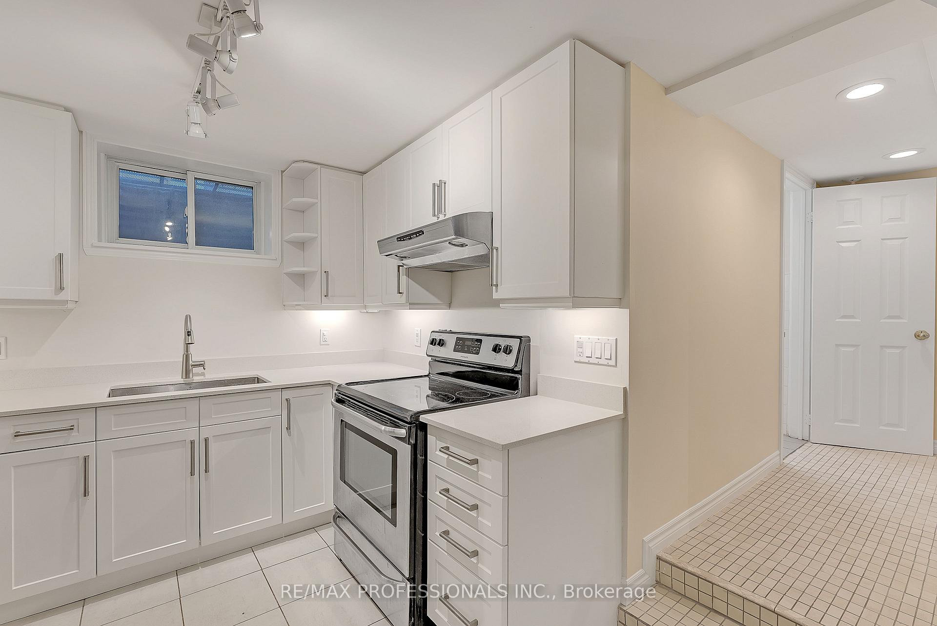 Photo 12 of Unit Lower, 5B Old Mill Drive, Toronto, Lambton Baby Point — HOMEH