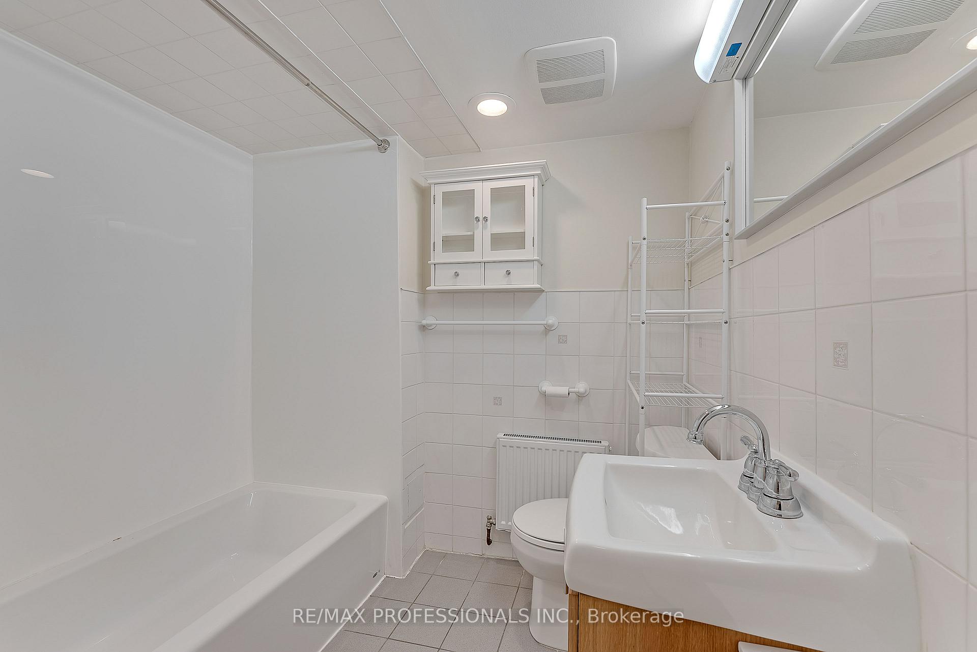 Photo 17 of Unit Lower, 5B Old Mill Drive, Toronto, Lambton Baby Point — HOMEH