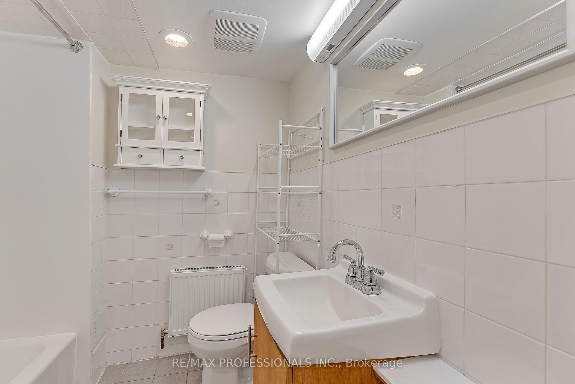 Photo 18 of Unit Lower, 5B Old Mill Drive, Toronto, Lambton Baby Point — HOMEH